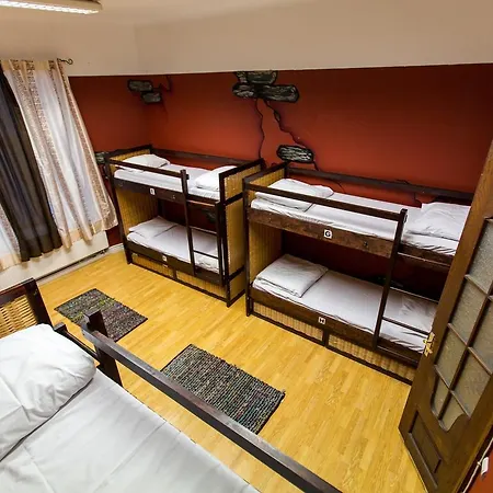 Хостел The Monk's Bunk