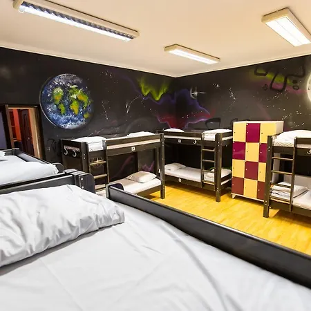 The Monk's Bunk Хостел *